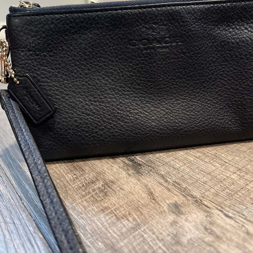 Coach - Picture 2 of 6